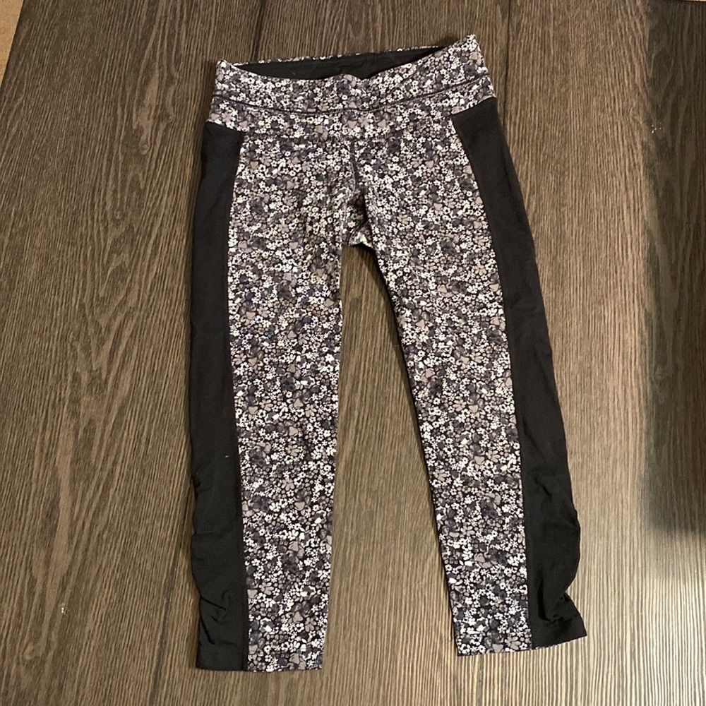 Athleta crop length leggings. Sz XS. Black, gray and white floral pattern - Picture 2 of 14